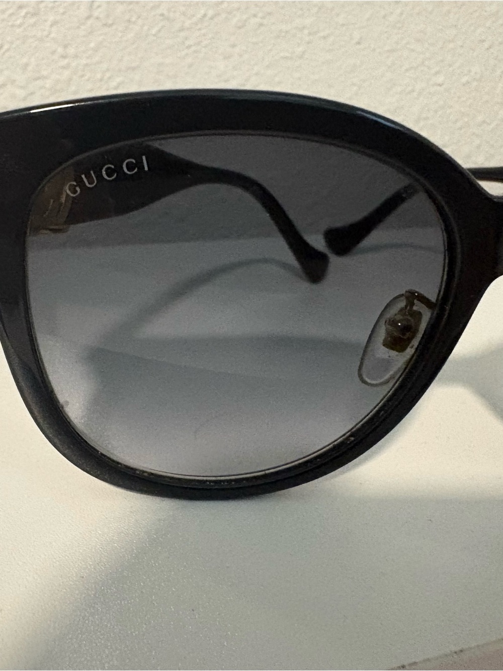 Gucci Black Cat-Eye Sunglasses with Gold Logo - Picture 2 of 9